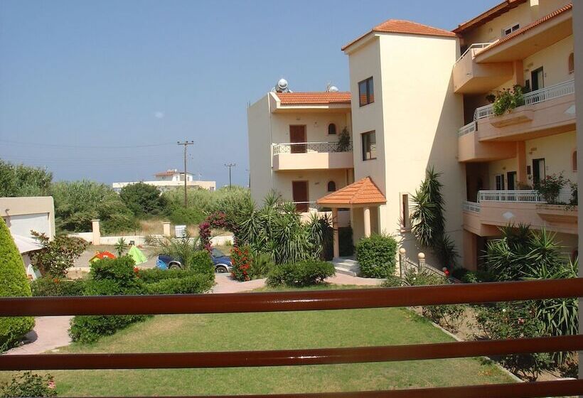 Lyristis Dinos Studios & Apartments