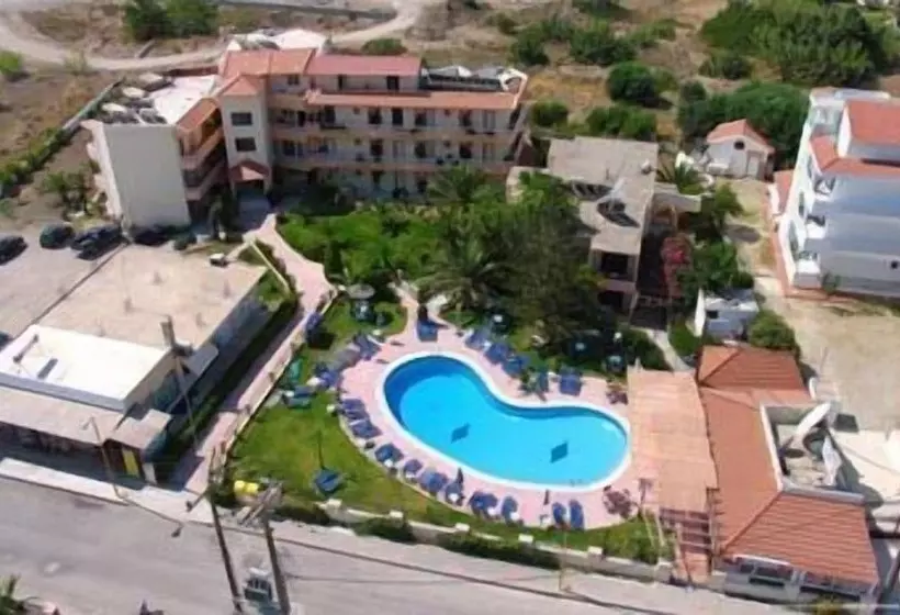 Lyristis Dinos Studios & Apartments