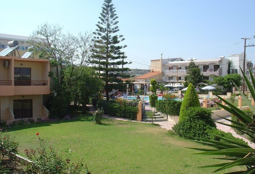 Lyristis Dinos Studios & Apartments