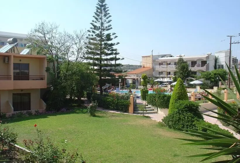 Lyristis Dinos Studios & Apartments