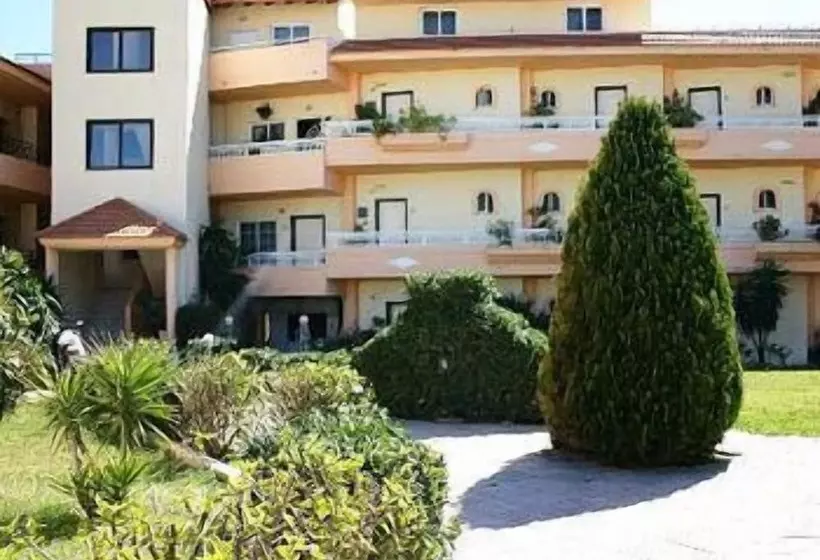 Lyristis Dinos Studios & Apartments