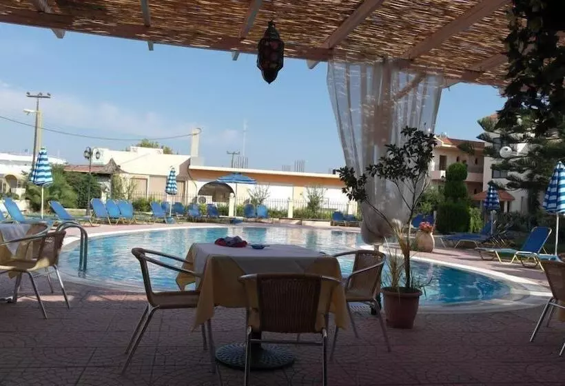 Lyristis Dinos Studios & Apartments