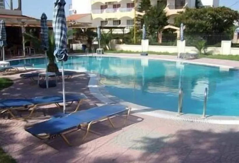 Lyristis Dinos Studios & Apartments