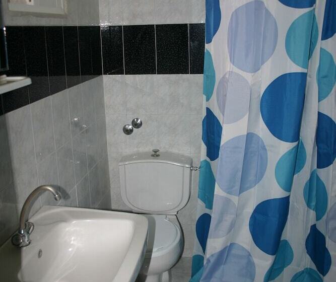 Lyristis Dinos Studios & Apartments