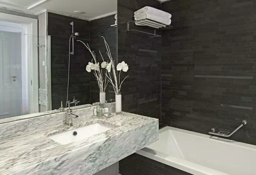 Real Marina Hotel & Spa