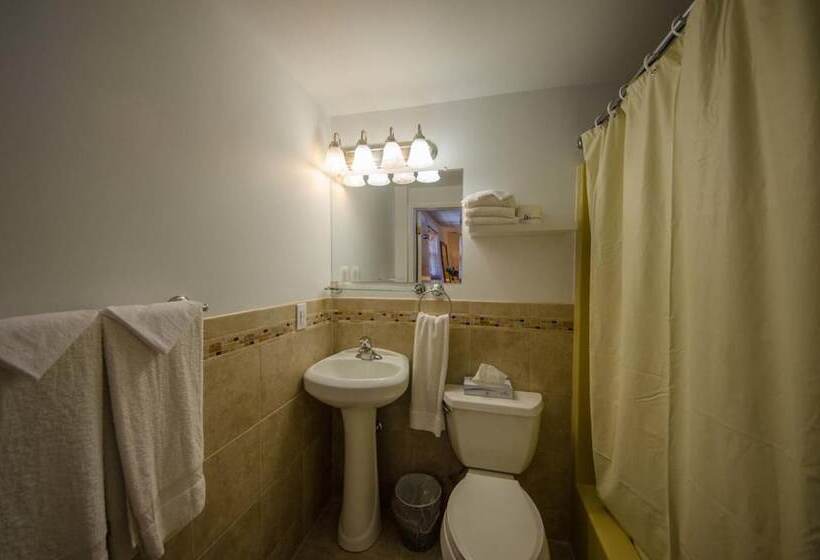 فندق على الطريق Compass Family Resort