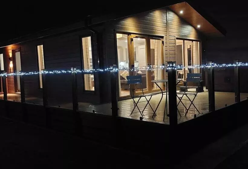 Luxury Family Beechwood Lodge With Hot Tub