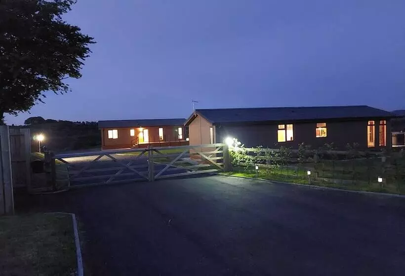 Luxury Family Beechwood Lodge With Hot Tub