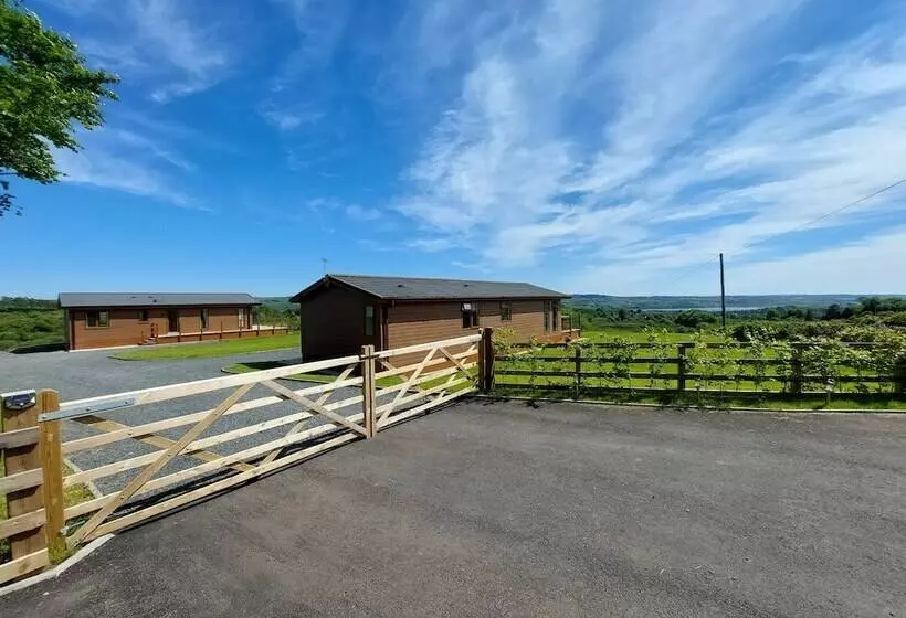 Luxury Family Beechwood Lodge With Hot Tub