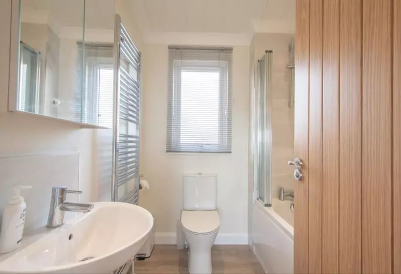 Luxury Family Beechwood Lodge With Hot Tub