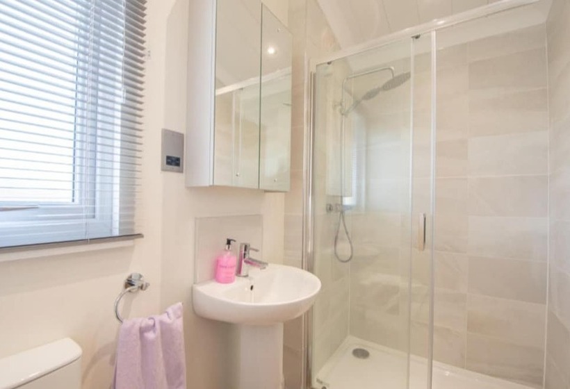 Luxury Family Beechwood Lodge With Hot Tub