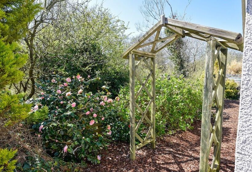 3 Bedroom Bungalow Moelfre  Private Garden,parking