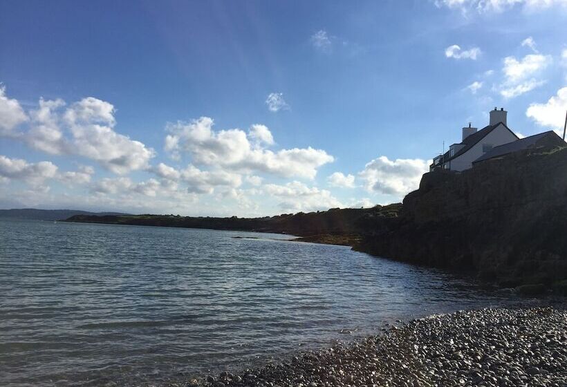 3 Bedroom Bungalow Moelfre  Private Garden,parking