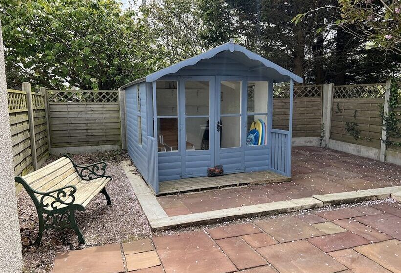 3 Bedroom Bungalow Moelfre  Private Garden,parking