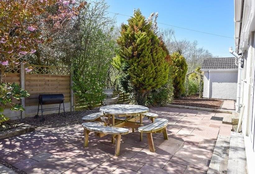 3 Bedroom Bungalow Moelfre  Private Garden,parking