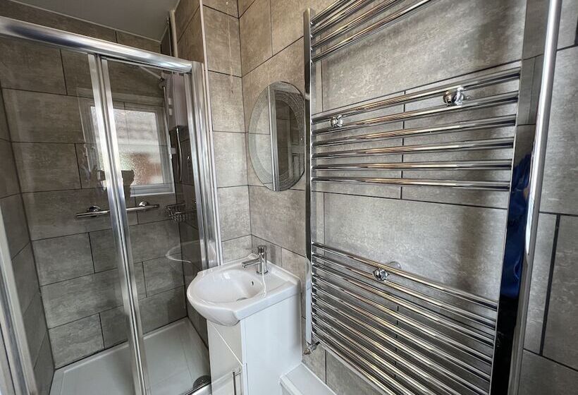 3 Bedroom Bungalow Moelfre  Private Garden,parking