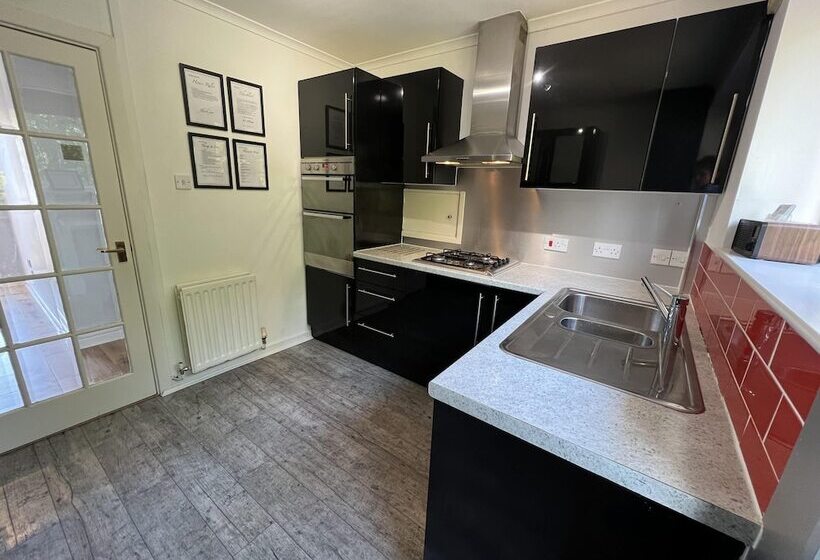 3 Bedroom Bungalow Moelfre  Private Garden,parking