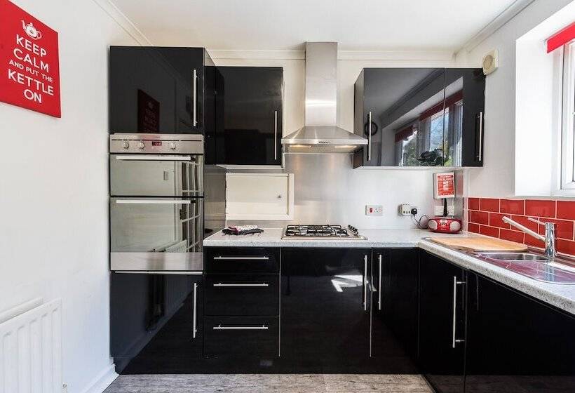 3 Bedroom Bungalow Moelfre  Private Garden,parking