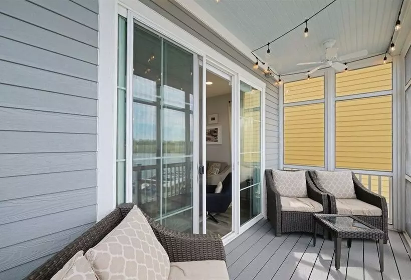 Hook, Wine, & Sinker