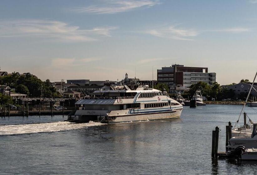 مُتل Heritage House Inn