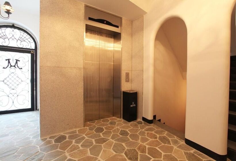 מוטל Suwon Station M