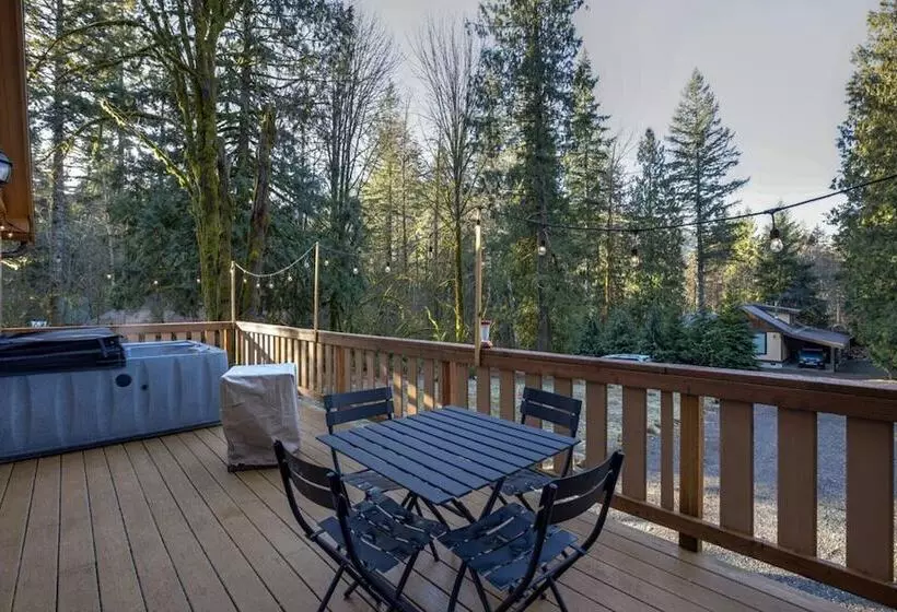 Mt Baker Lodging Cabin 2  Sleeps 8