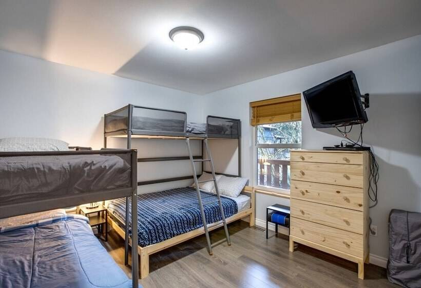 Mt Baker Lodging Cabin 2  Sleeps 8