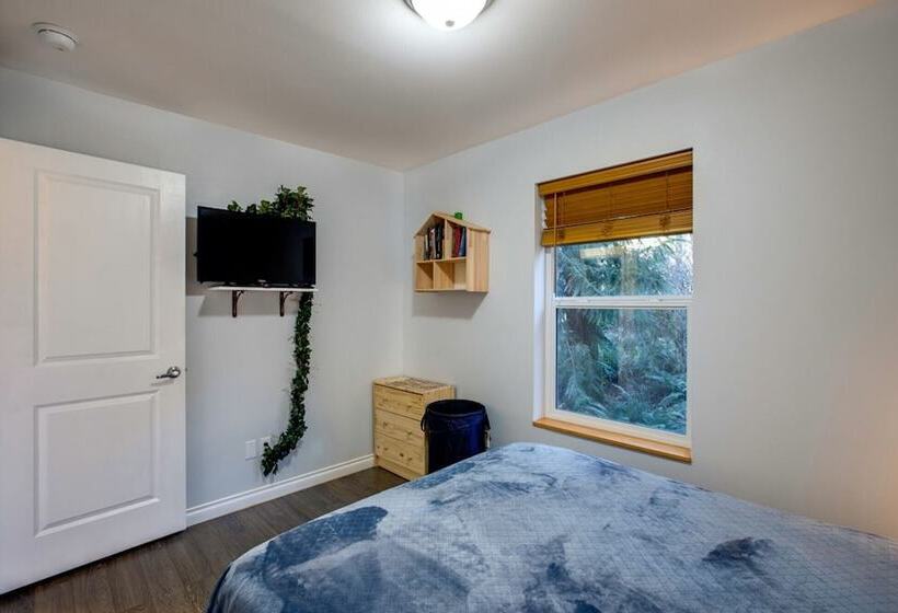 Mt Baker Lodging Cabin 2  Sleeps 8