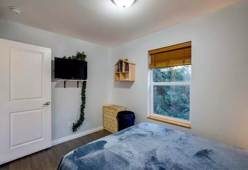 Mt Baker Lodging Cabin 2  Sleeps 8