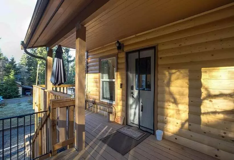 Mt Baker Lodging Cabin 2  Sleeps 8