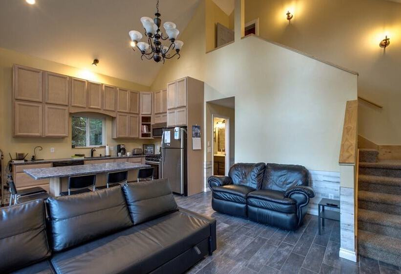 Mt Baker Lodging Cabin 2  Sleeps 8