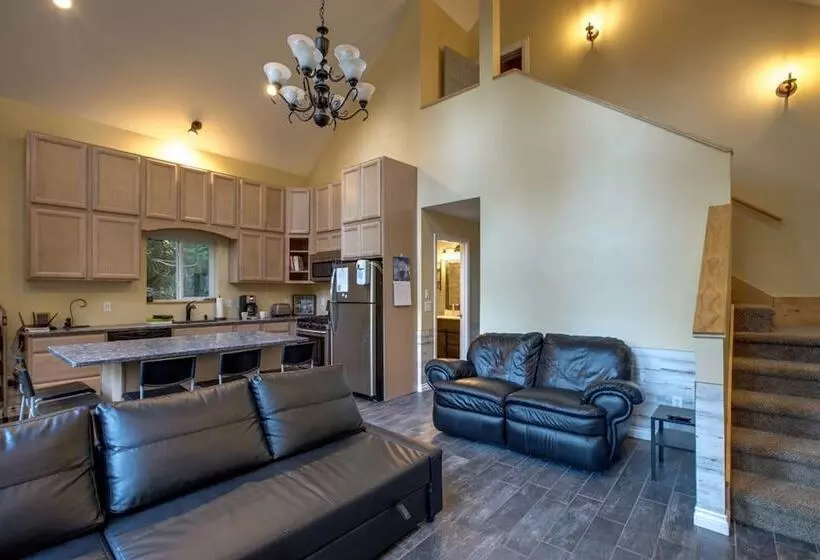 Mt Baker Lodging Cabin 2  Sleeps 8