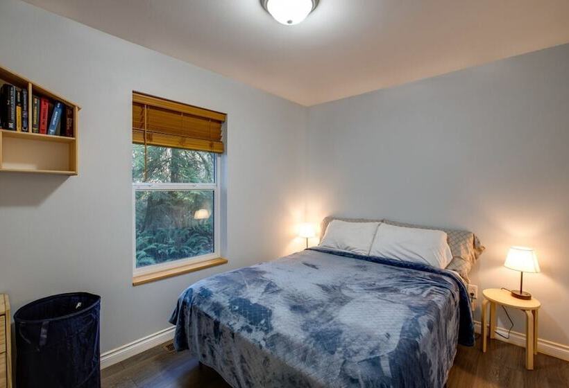 Mt Baker Lodging Cabin 2  Sleeps 8