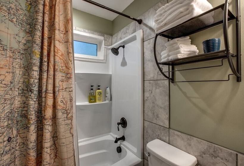 Mt Baker Lodging Cabin 2  Sleeps 8