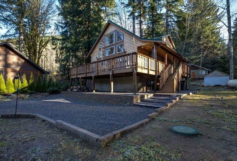 Mt Baker Lodging Cabin 2  Sleeps 8