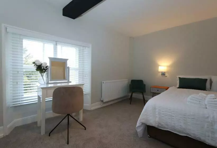 Majatalo No.31 Castle Gate