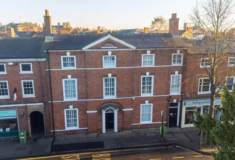 Majatalo No.31 Castle Gate