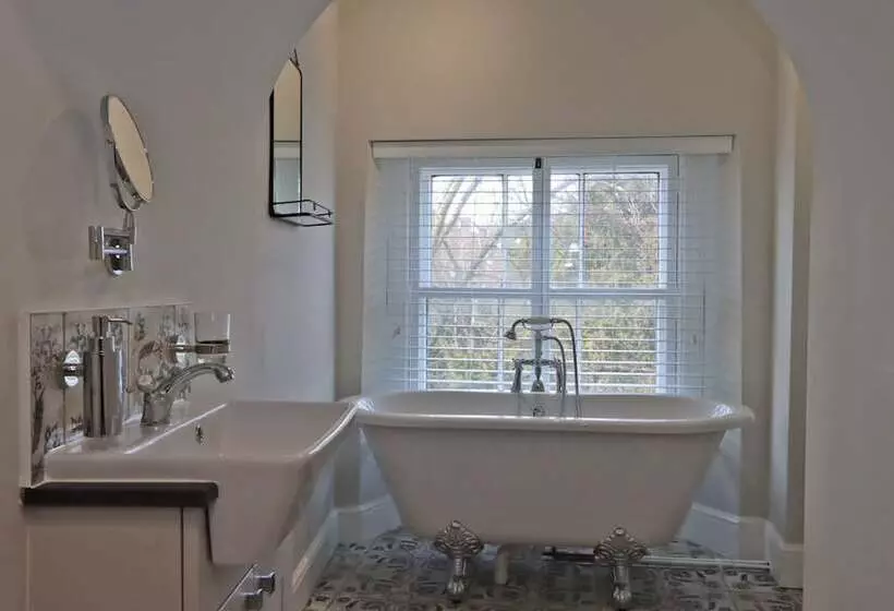 Majatalo No.31 Castle Gate