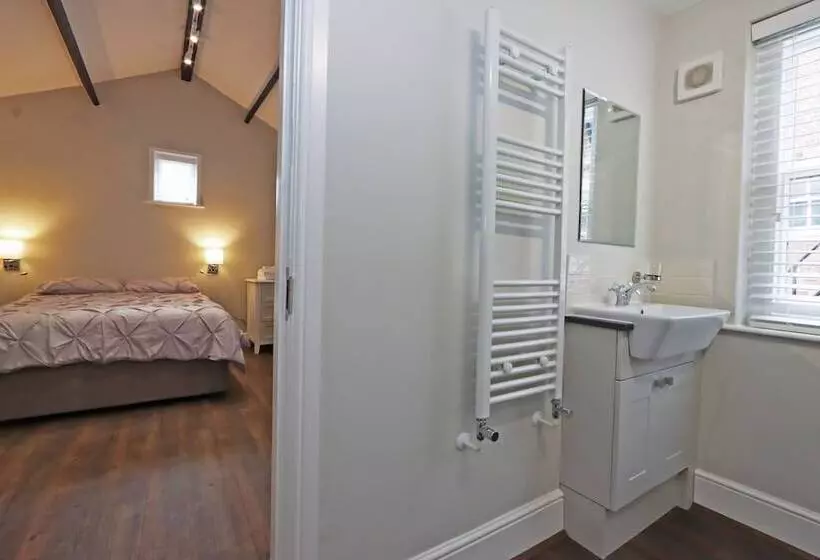 Majatalo No.31 Castle Gate