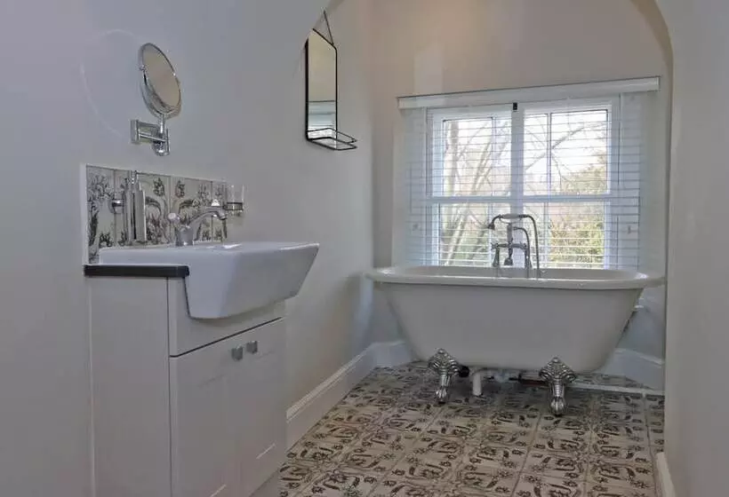 Majatalo No.31 Castle Gate