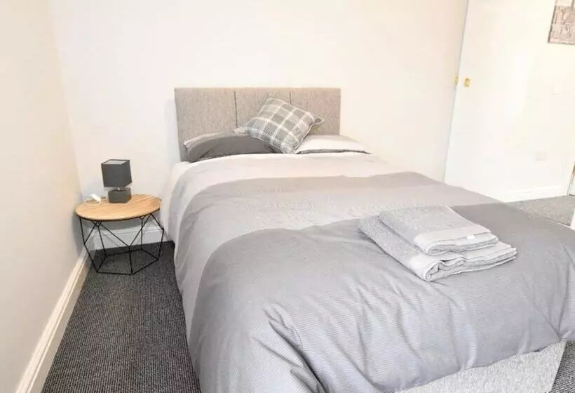 پانسیون Townhouse @ Birks Street Stoke