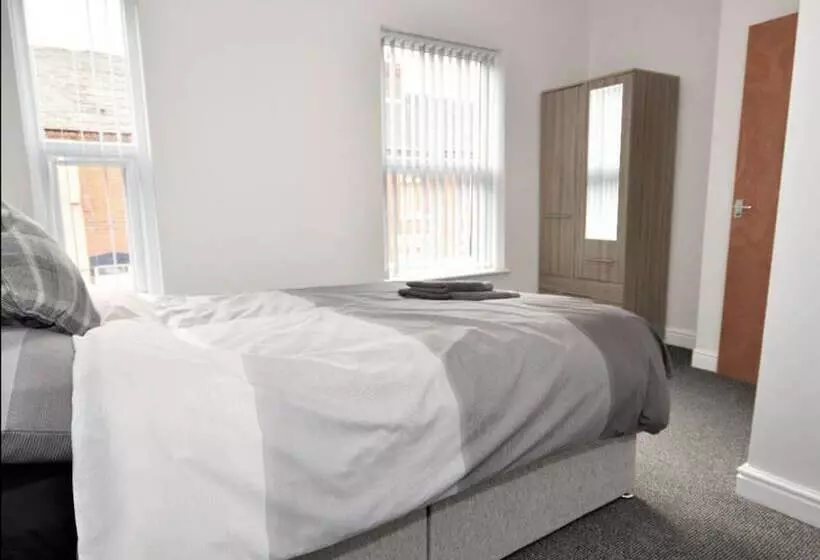 پانسیون Townhouse @ Birks Street Stoke