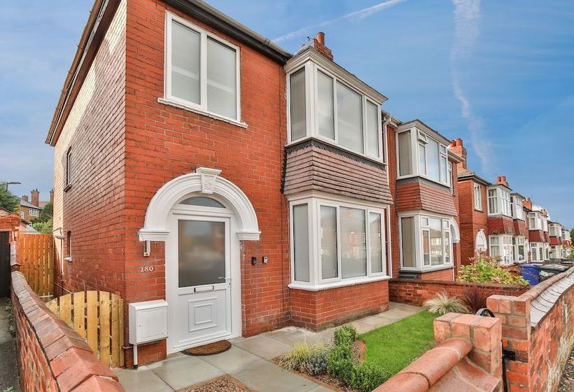 بنسيون Wheatley View By Vizzzitus