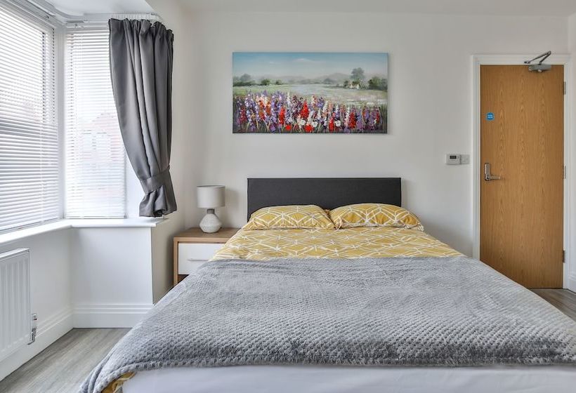 بنسيون Wheatley View By Vizzzitus