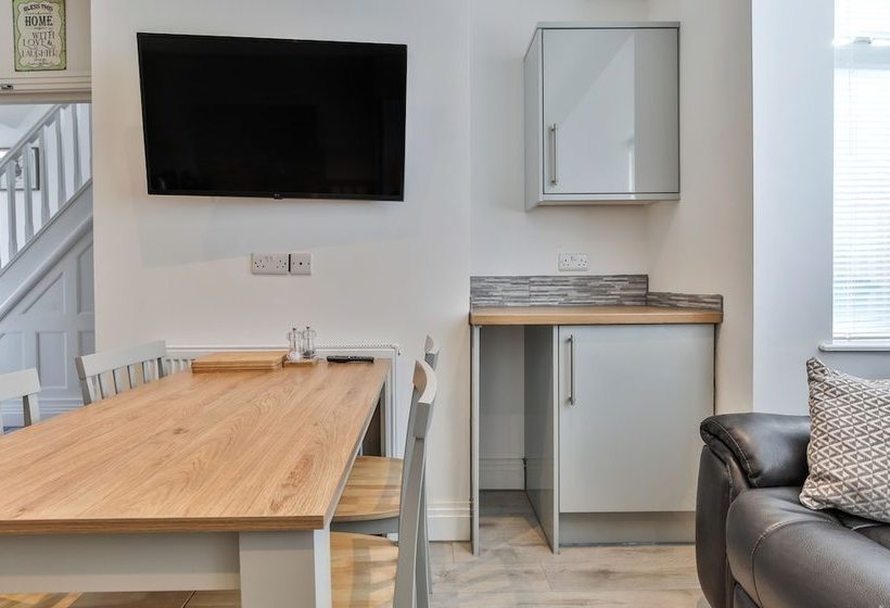 بنسيون Wheatley View By Vizzzitus