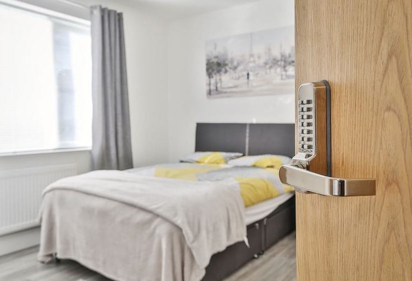 بنسيون Wheatley View By Vizzzitus