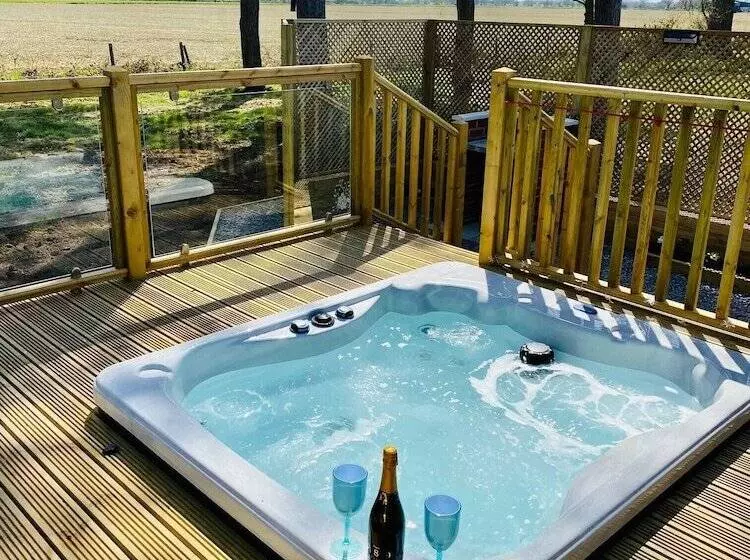 Lomakeskus Hollicarrs   Wildflower Lodge