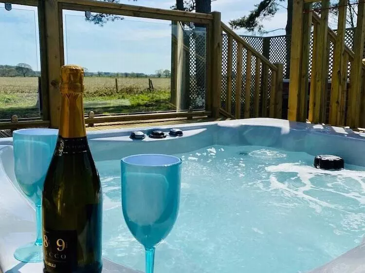 Lomakeskus Hollicarrs   Wildflower Lodge