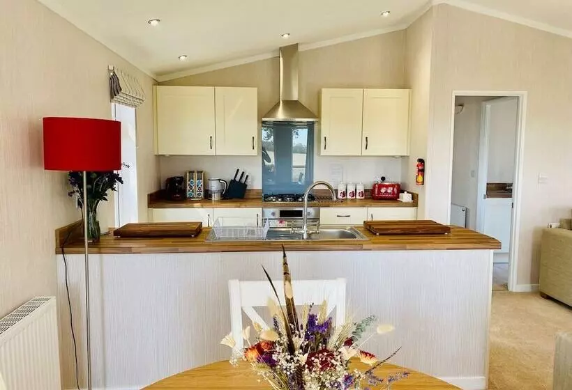 Lomakeskus Hollicarrs   Wildflower Lodge