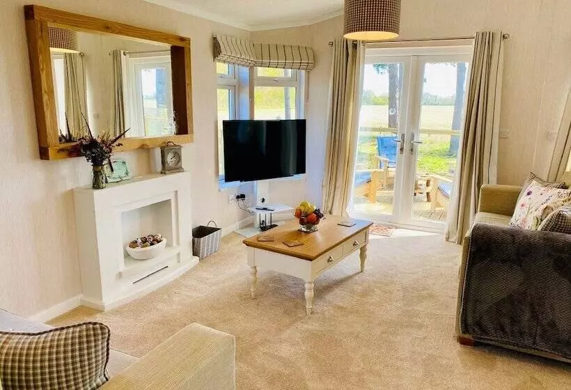 Lomakeskus Hollicarrs   Wildflower Lodge